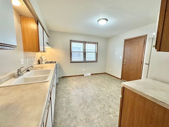 4th image of 5828-5830 N 76th St #5828