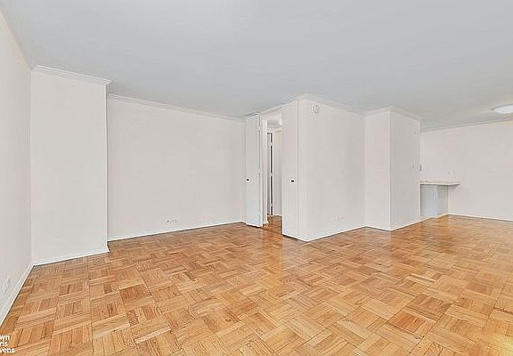 3rd image of 300 E 40th St APT 3L