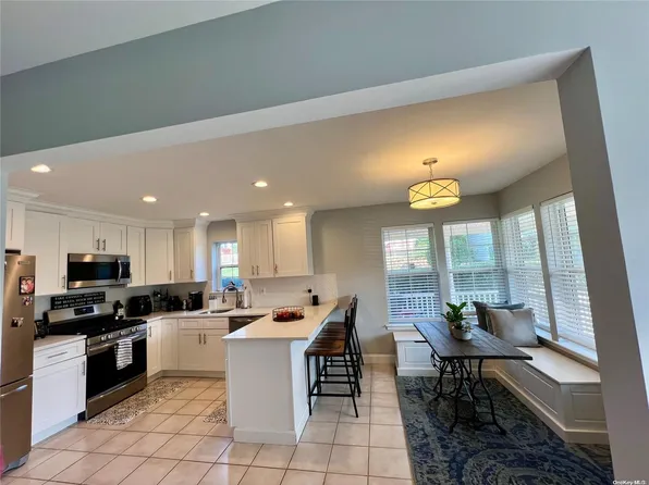 17 Summerfield Circle #17, Central Islip, NY 11722