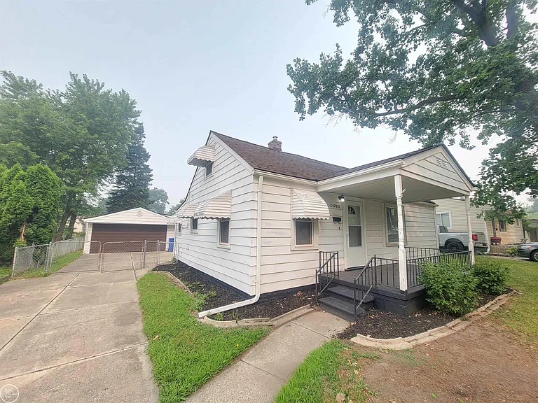 24203 Pingree Ave — Photo 2