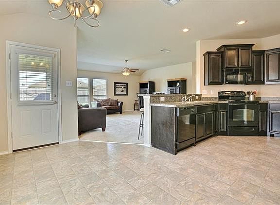 3rd image of 518 Jasmine Cir