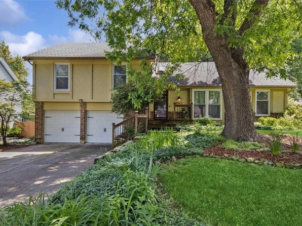 8943 Twilight Ln, Lenexa, KS 66219