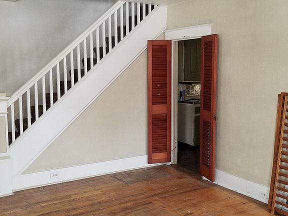 5th image of 402 East Ave