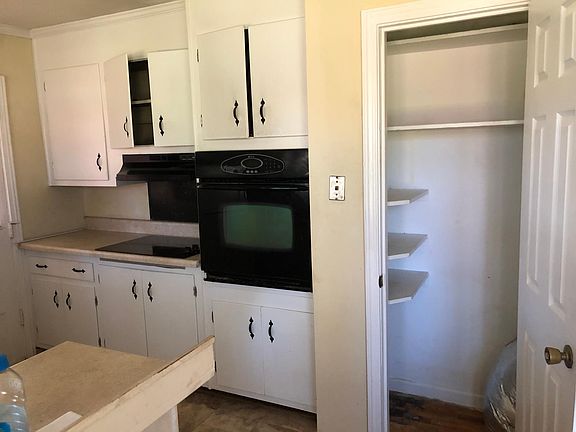 3rd image of 18 Wentworth St