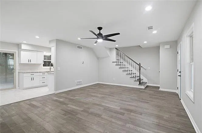 3 bed, 2.5 bath, 1320 sqft, $2,350 — Photo 3