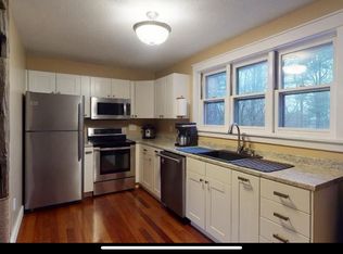 13 Rosewood Ln, Essex Junction, VT 05452