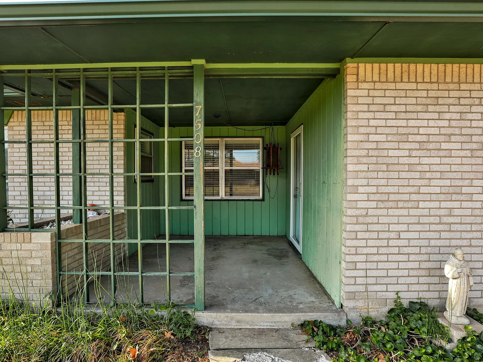 3 bed, 1.5 bath, 1068 sqft, $1,275 — Photo 2