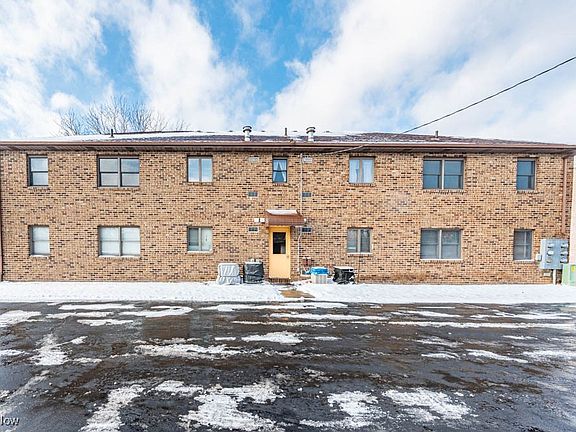 2nd image of 852 Pearson Cir Unit 3