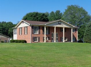 304 Overlook Dr, Beckley, WV 25801