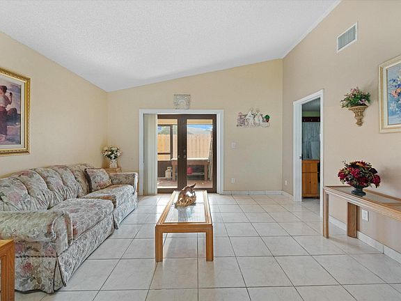 5th image of 5312 Mendoza Street