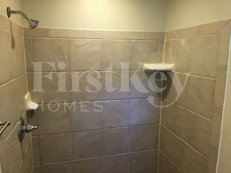 3393 Woods Dr — Photo 18