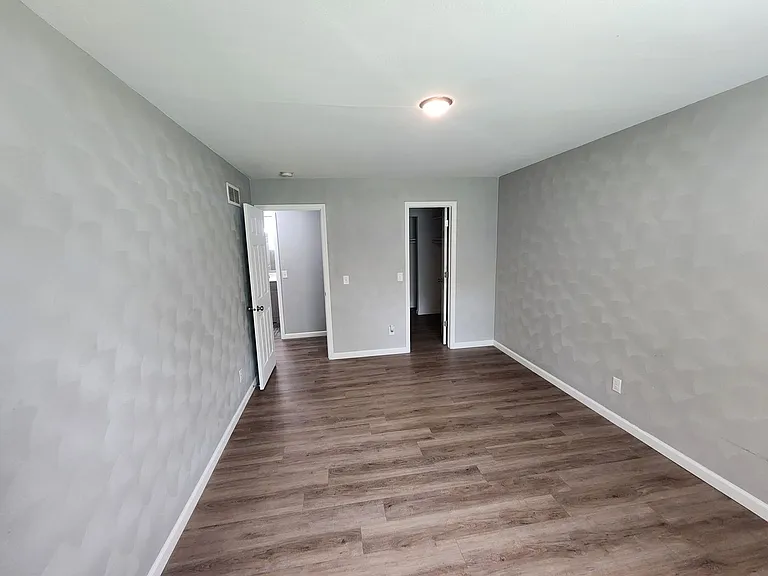 133 W 35th St — Photo 12