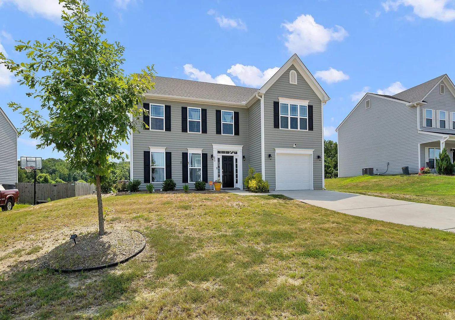 **Spacious 4-Bedroom Home With Large Backyard & Rolling Hills Views — Photo 3