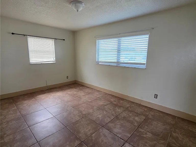1507 Markdale St E — Photo 6