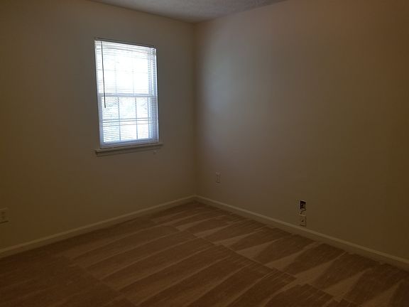 3rd image of 110 Chalfont Dr APT 1