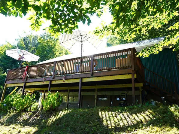 7957 N Maple Rd, Wolcott, NY 14590