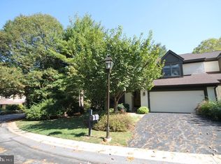 209 Springhouse Pond Dr, Chesterbrook, PA 19087