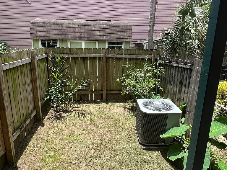 934 Philip St — Photo 23
