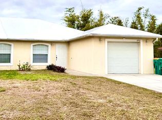 6945 Regina Dr, Englewood, FL 34224