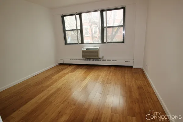 Rented by City Connections Realty | media 15