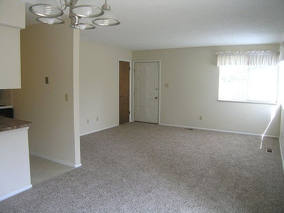 4th image of 4165 Monroe Dr APT A