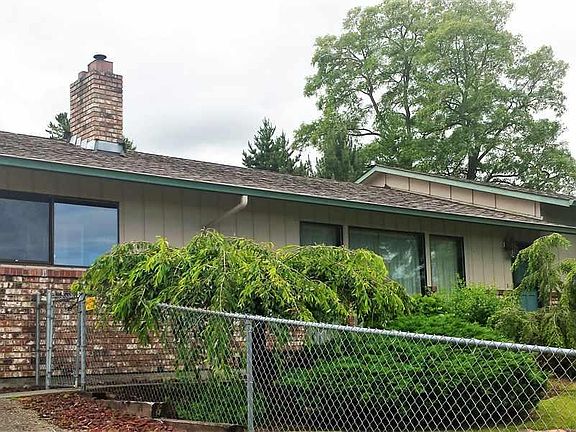 2nd image of 152 E Park Ave