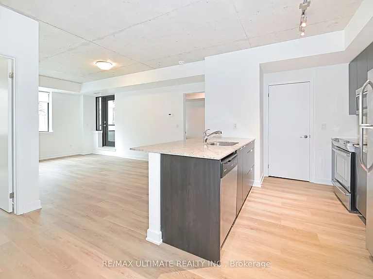 400 Wellington St W #306 — Photo 6