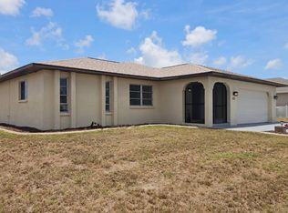 180 Caddy Rd, Rotonda West, FL 33947