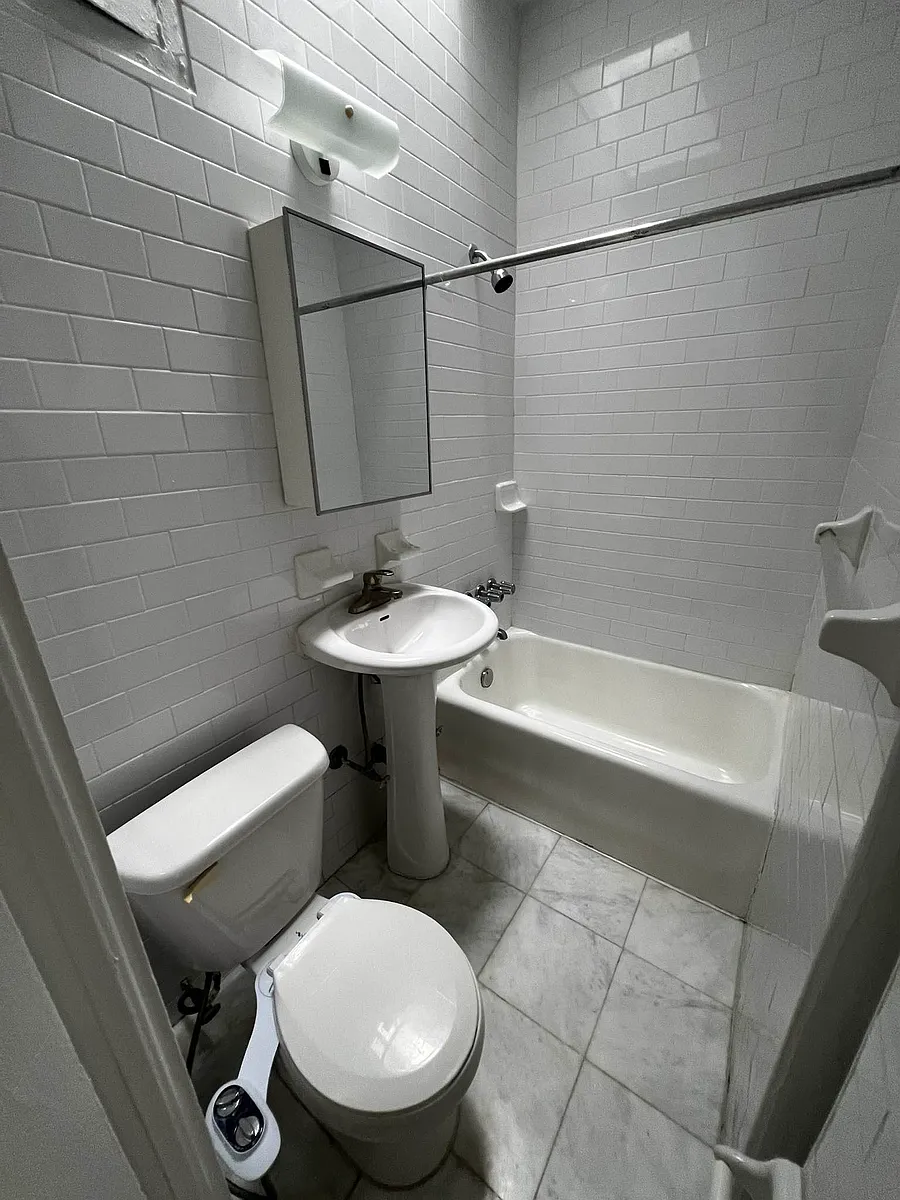 Photo 2 of 4 - 149 E 33rd St #4F - Manhattan, NY Building Photo - 149 E 33rd St #4F