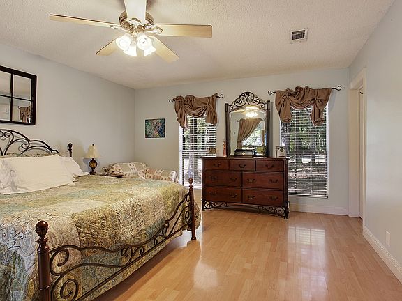 5th image of 25325 Woodland Crst