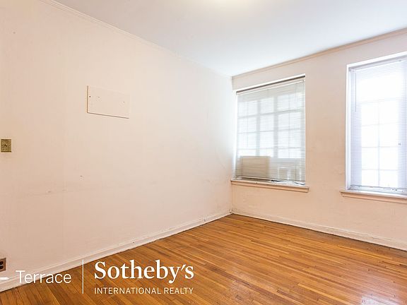 3rd image of 4 Dartmouth St APT 4