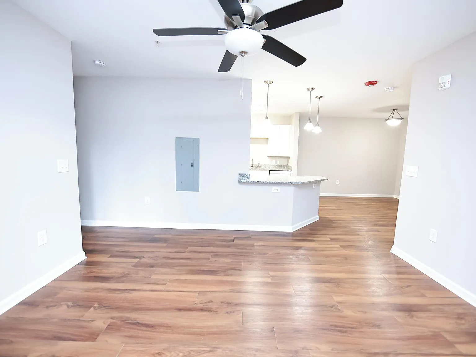 Waterside Oaks Apartments — Photo 3