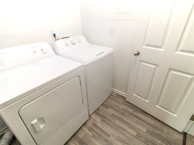 Boulevard Apartments — Photo 23