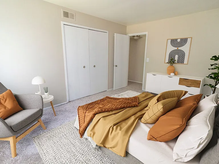 Lakeview Apartments — Photo 2