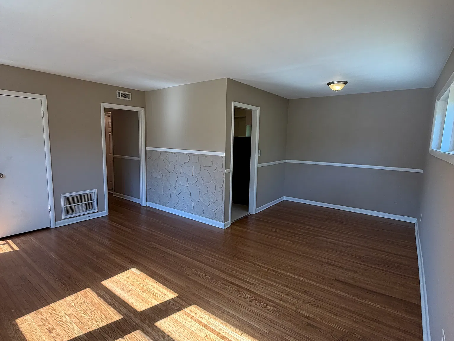 3 bed, 1136 sqft, $1,200 — Photo 3