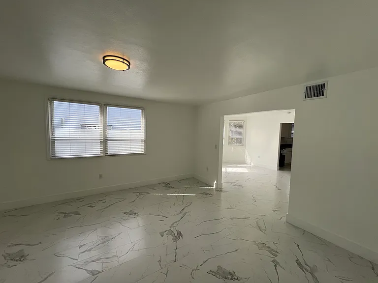 219 Danube Ave #A — Photo 6
