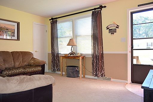 3rd image of 2196 Blakemore Dr