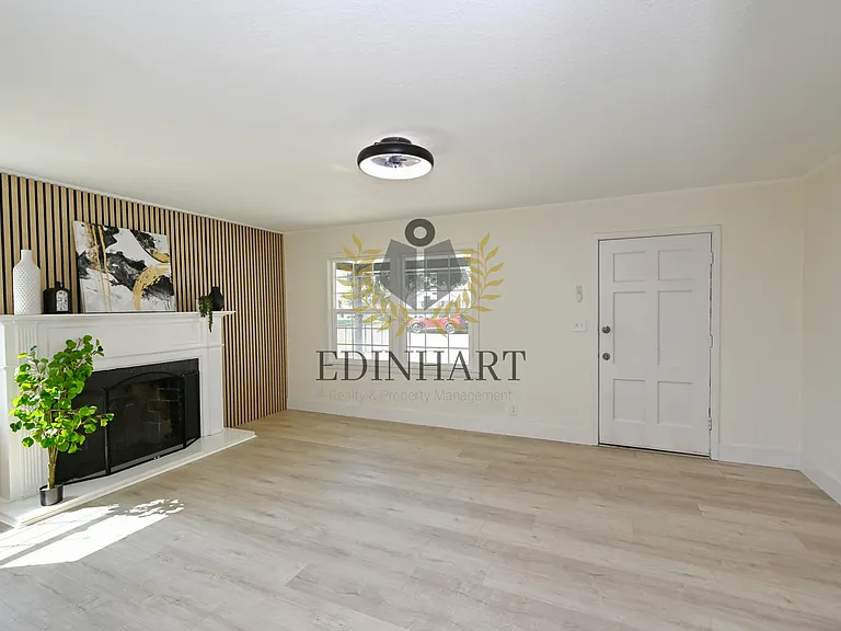 1584 N Carruth Ave — Photo 6