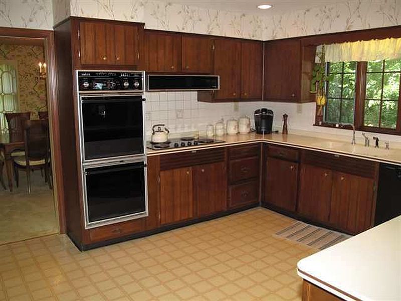 5th image of 1000 THACKERAY Court