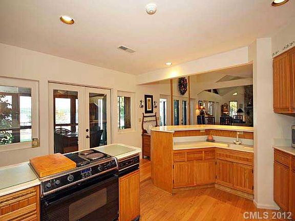 4th image of 122 Renwick Ln