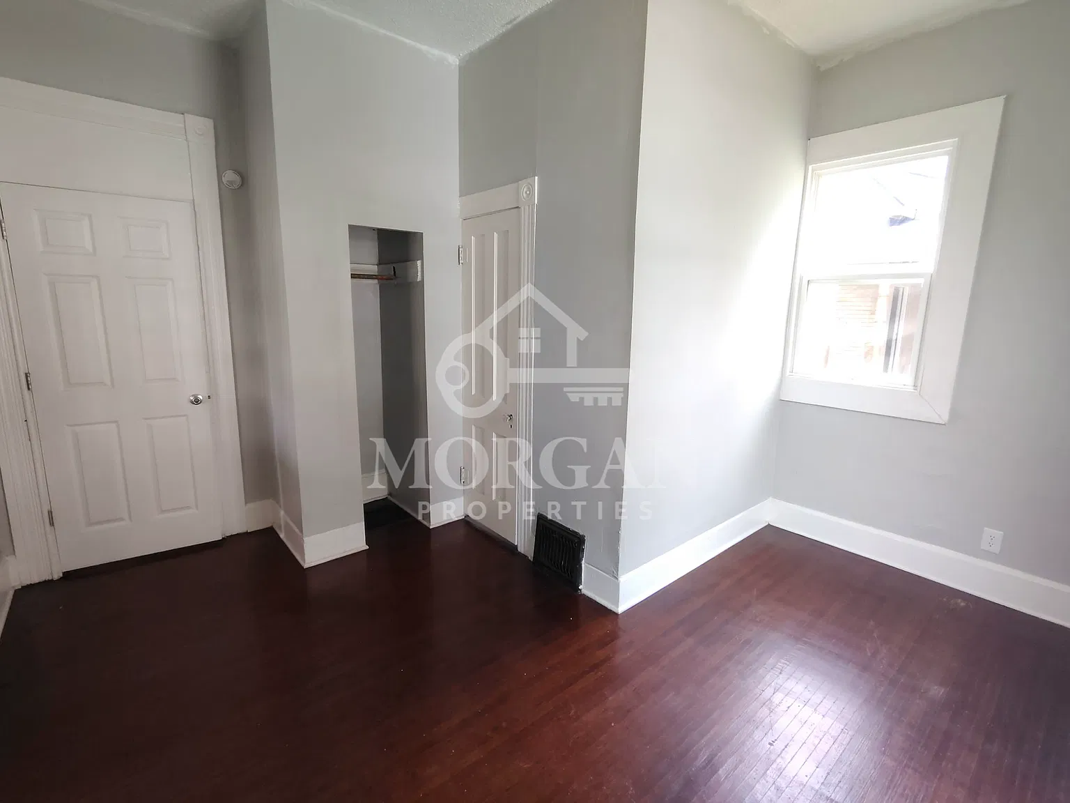 831 W 2ND ST - - — Photo 4