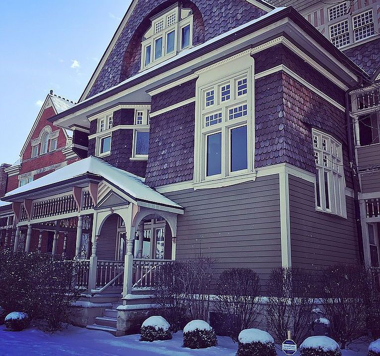 2nd image of 915 E High St