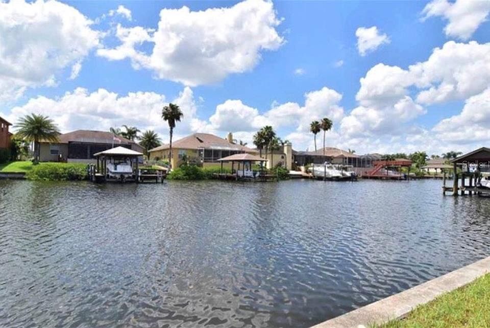 2nd image of 810 Golf Island Dr