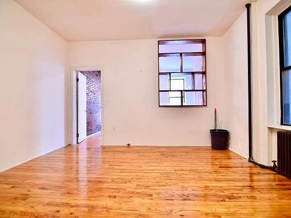 2nd image of 13 Prince St #13