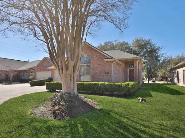 827 Apple Blossom Dr, Pearland, TX 77584
