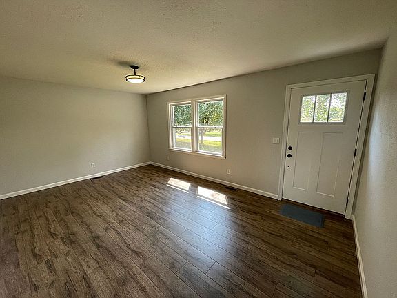 4th image of 319 Carman Ave