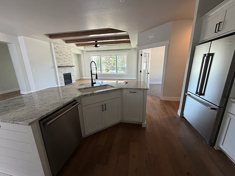 410 Castle Rock Dr — Photo 10