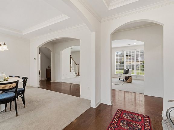 2nd image of 10 Post Oak Cv