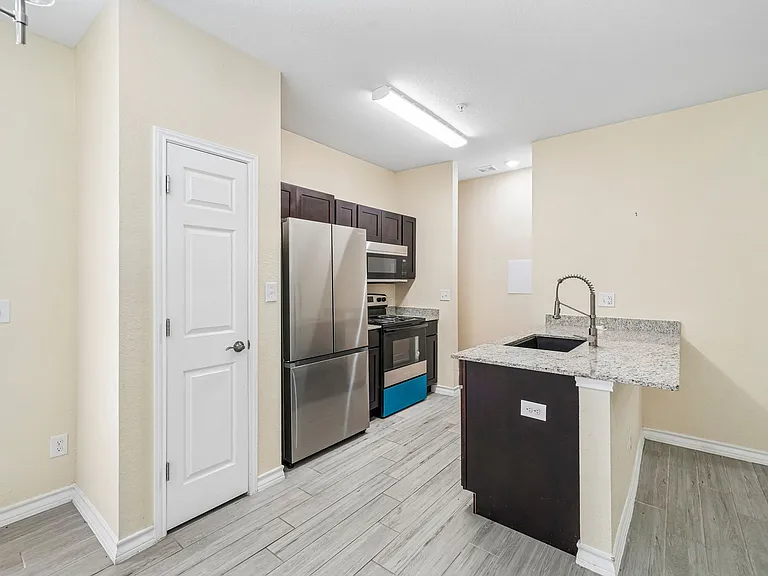 La Marquesa Apartments — Photo 57
