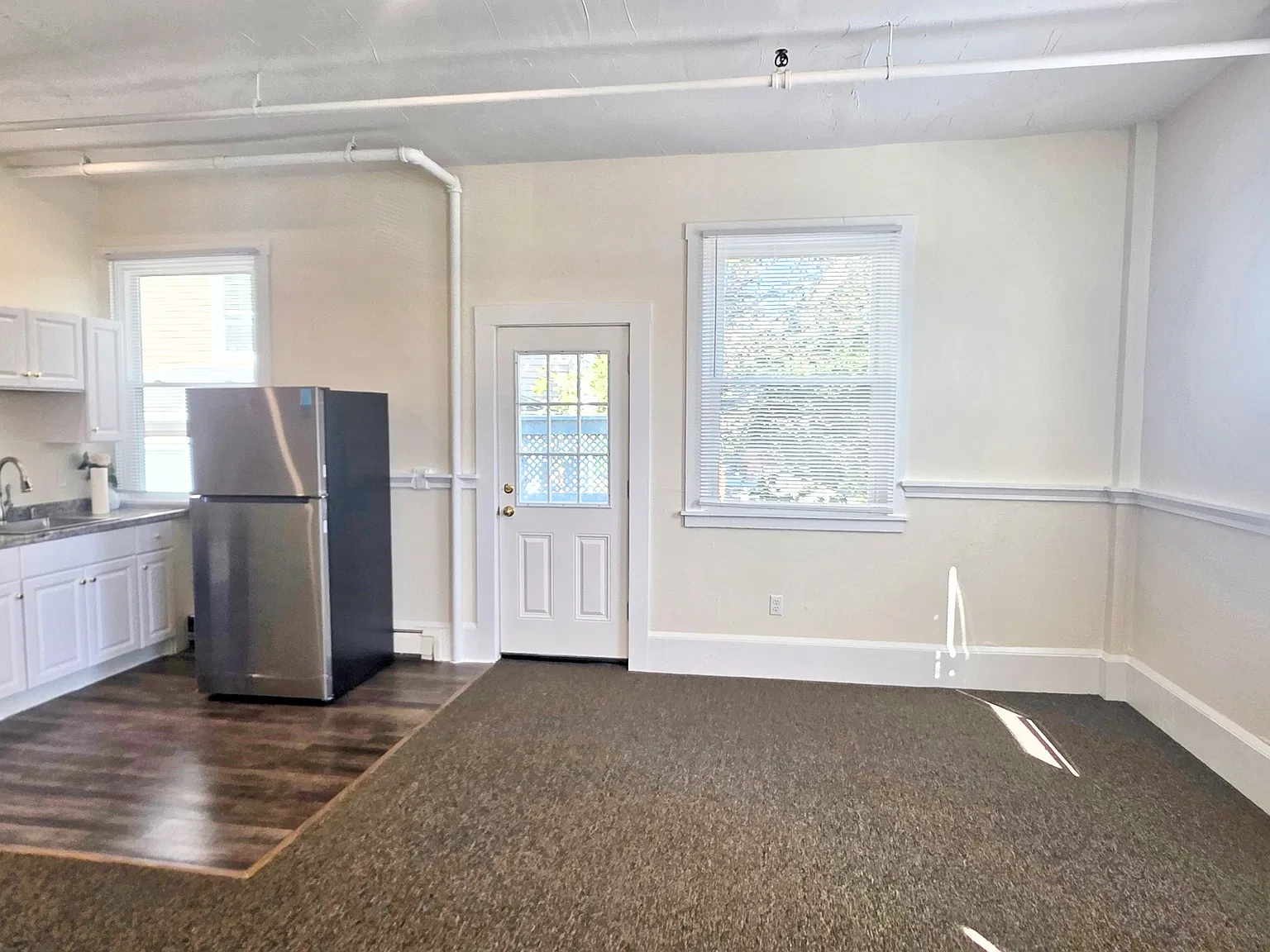 2 bed, 900 sqft, $2,300 — Photo 1